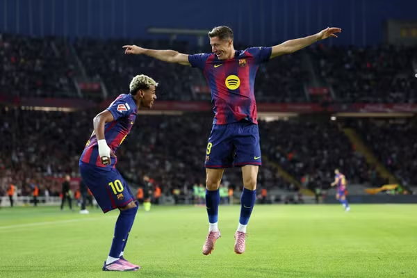 Lewandowski bawa Barcelona ke puncak klasemen La Liga setelah menang tipis atas Real Sociedad
