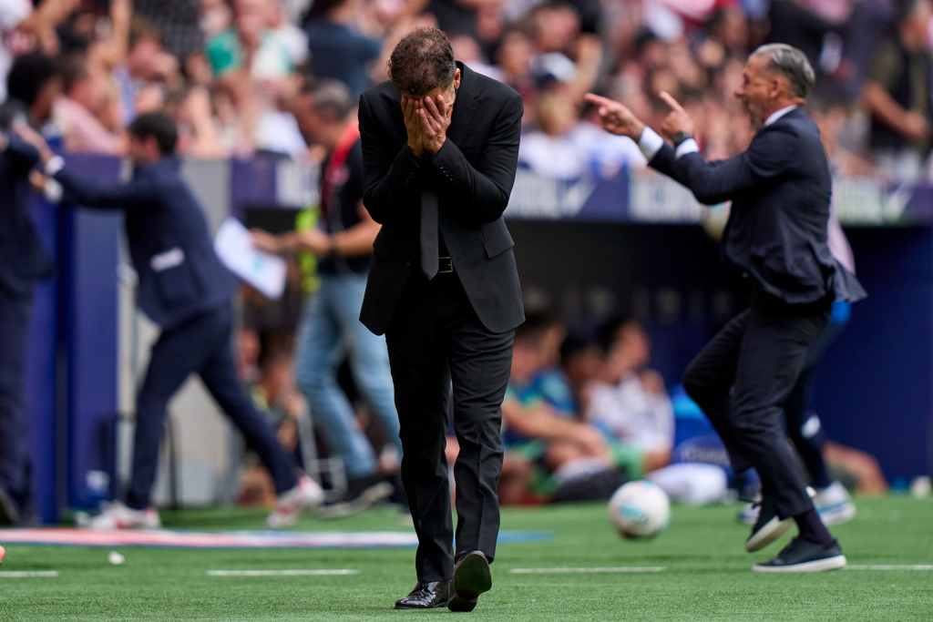 Atletico hancurkan Real Madrid, Simeone menangis dan Alonso terluka