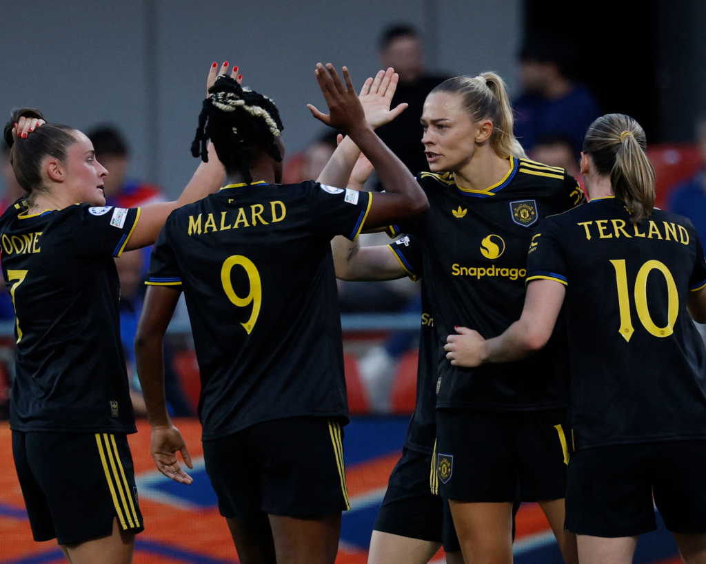 Manchester United bertahan setelah gol Fridolina Rolfö untuk menenggelamkan Atlético Madrid